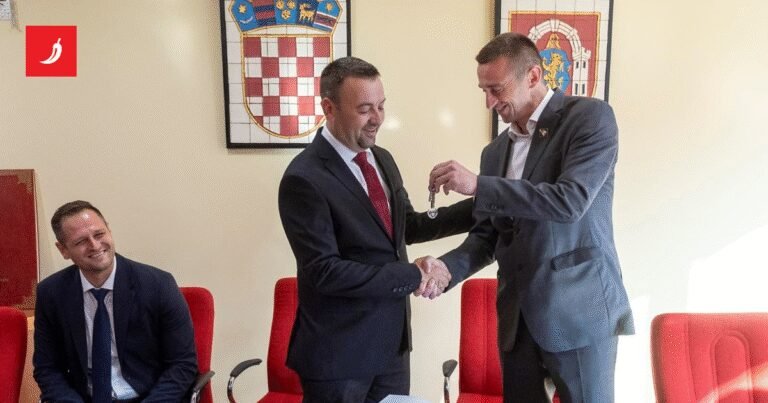 Penava nakon 11 godina predao vlast u Vukovaru