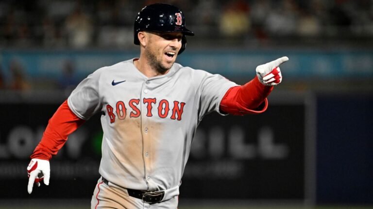 Alex Bregman open to new contract with Red Sox, agent says