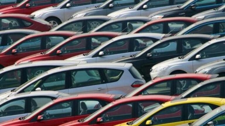 Prezzi auto Italia: aumenti di listino e dei redditi. Studio Aniasa e Bain