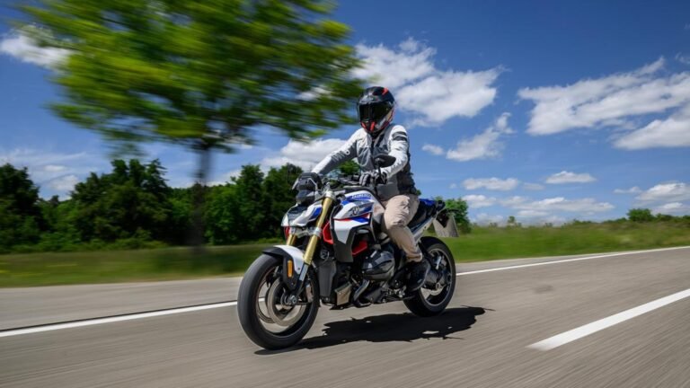 Bmw R 1300 R: prova, prezzo e scheda tecnica della roadster con motore boxer