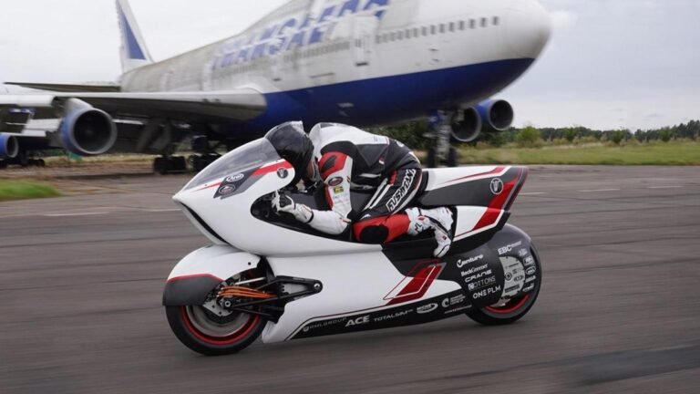 Wmc 250 EV: la moto elettrica a trazione integrale che vuole il record di Biaggi