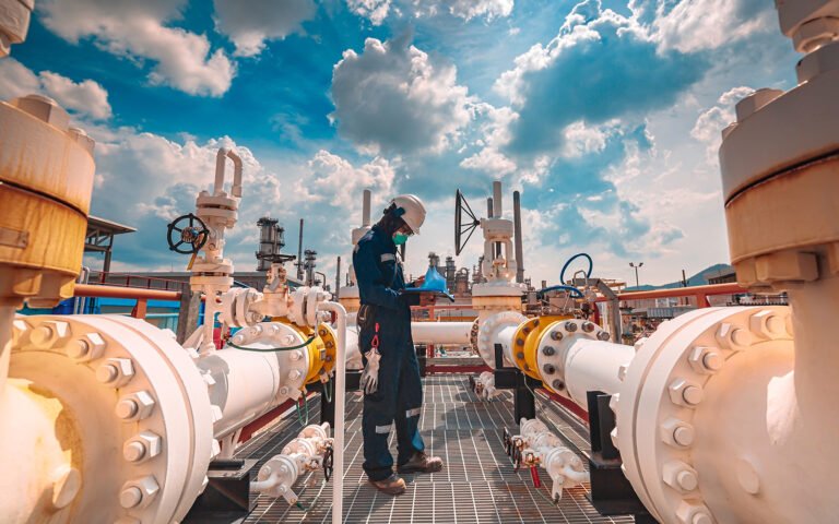 Ina i Petrol dobro počeli godinu, NIS u problemima zbog sankcija