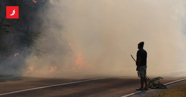 Turisti pobjegli, nema kuće koja nije stradala. Ljudi u mraku i strahu provode noć