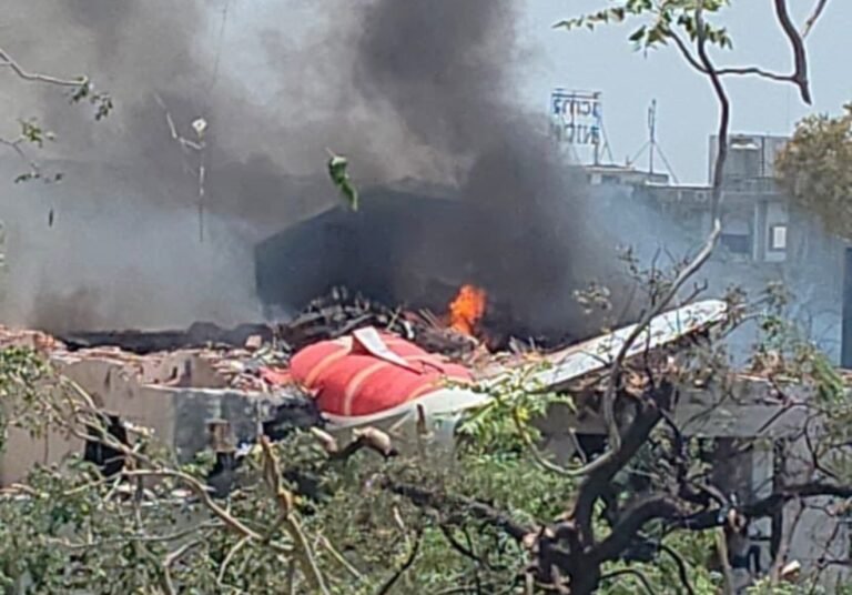 Zrakoplov pao samo pet minuta od polijetanja: Obustavljeni letovi na aerodromu Ahmedabad