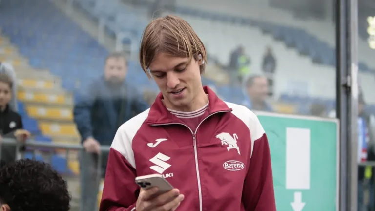 Vatreni bek nepoželjan u svome klubu, porukom mu javili da ne smije koristiti parking