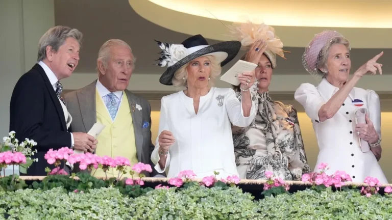 Camilla i Charles nisu mogli vjerovati svojim očima: Kaos na slavnoj utrci, za sve je kriv problematični kolj