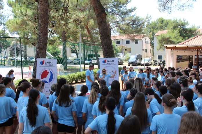 JANAF HRS Kamp: Mirza Džomba posjetio rukometašice u Umagu