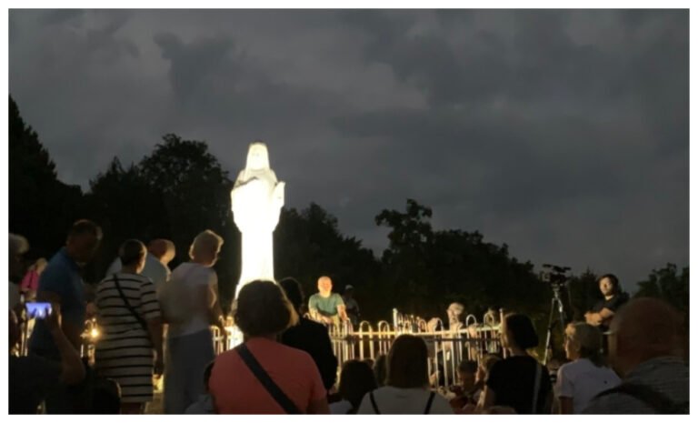 Širi se izvanredna Gospina poruka iz Međugorja: Tisuće ljudi hrli na Brdo ukazanja
