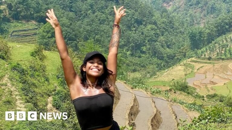 Rescuers search for Brazilian tourist Juliana Marins on Indonesian volcano