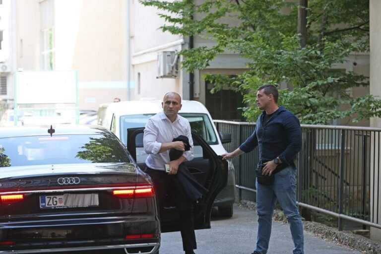 Anušićev službeni Audi se sudario s drugim autom: Napravio zastoj na križanju Ilice i Selska