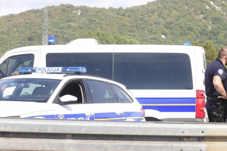 Slobodna Dalmacija – Presretači na A1 zaustavili 32-godišnjeg turista koji je vozio 120 km/h više od dozvoljenog! Kazna nije mala…