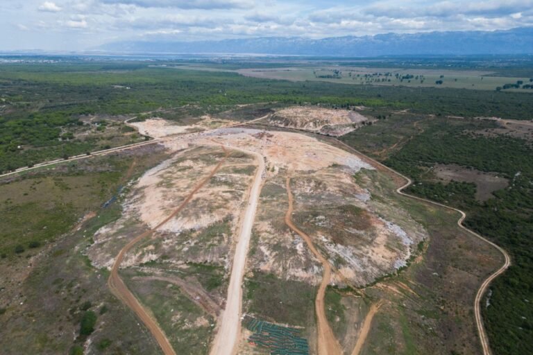 Uznemirujuća fotografija! Ovo može samo monstrum! Objesio i usmrtio rotvajlera, šokantno što se našlo među komentarima