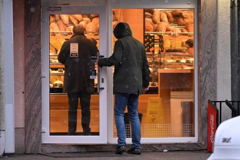 Slobodna Dalmacija – Nokautirala ženu u pekarnici zbog bezazlenog prigovora: ‘Sagnula se da podigne muffine s poda, a kad je ova krenula…’