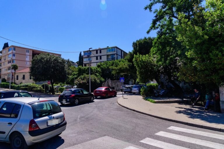 Stanari se ‘digli na noge’: provjerili smo gradi li se cesta na Batali i kakve veze s time ima Pero Vićan