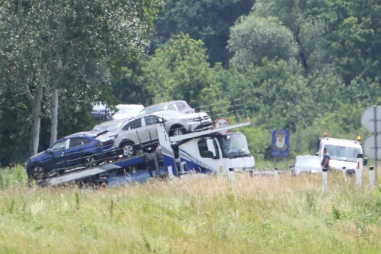 Slobodna Dalmacija – U strašnoj nesreći na Staroj zagorskoj cesti poginule su majka i sedmogodišnja kći; zbog tragedije proglašen Dan žalosti