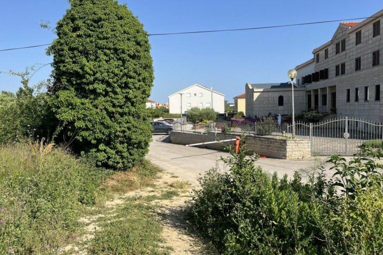 Više od 2 000 potpisa protiv prodaje crkvenog zemljišta u Arbanasima: “Ovo je pitanje sigurnosti i zajedničkog dobra”