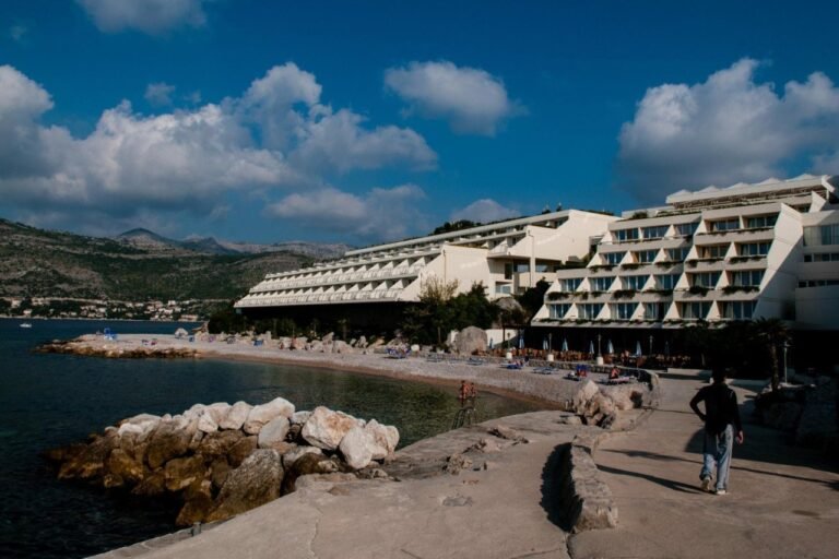 Hotelijeri o sve većim ulaznim troškovima, radnim dozvolama… Evo kolike su prosječne plaće njihovih zaposlenika