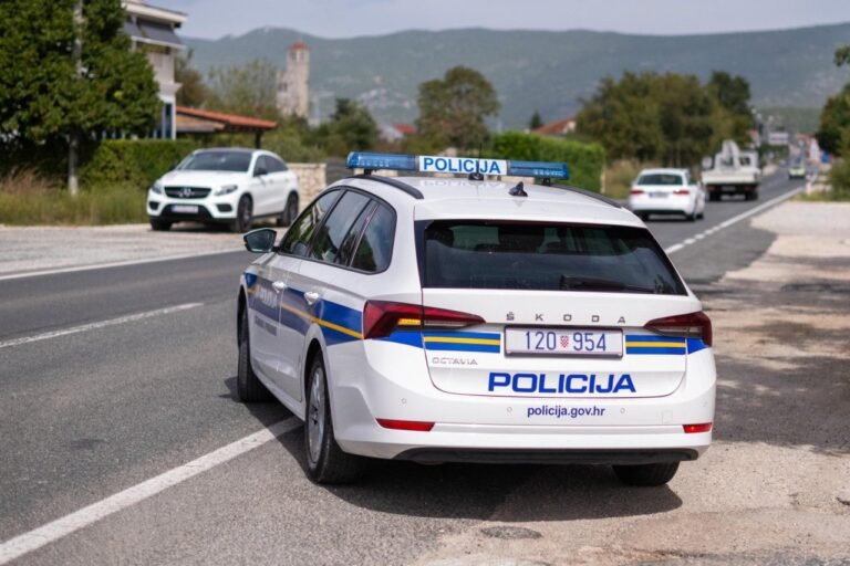 Slobodna Dalmacija – Teška nesreća na A1, poginula suvozačica, vozača automobila Hitna prebacila u bolnicu