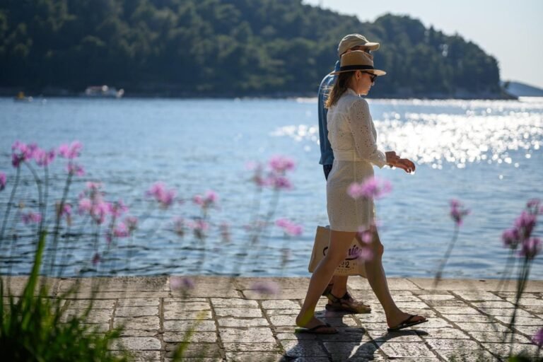 Ljetni đir Cavtatom: čitavu godinu čekaju se ovakvi užitci, šetnja rivom i idilični zalasci