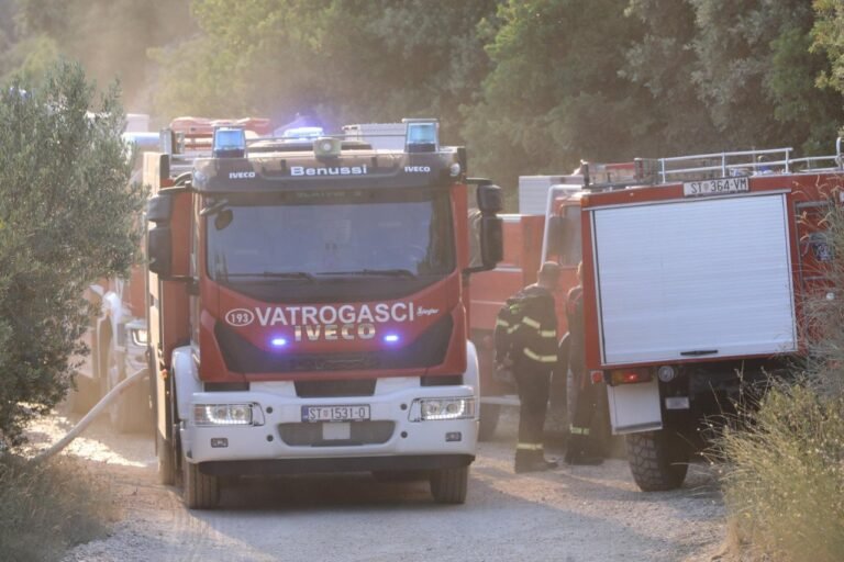 Ugašen požar otvorenog prostora kod Žagrovića, a to nije bila jedina današnja vatrogasna intervencija