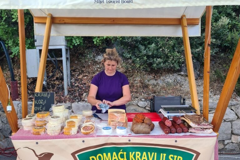 Mlječani u Babinom polju ponudili domaći med, maslinovo ulje, vino, sireve, pršut, riblje delicije…