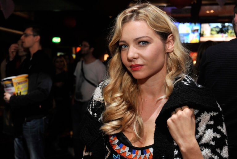 Domaća voditeljica oduševila slikom sa sestrama, pljušte komplimenti: ‘Majka se ljepote narađala’