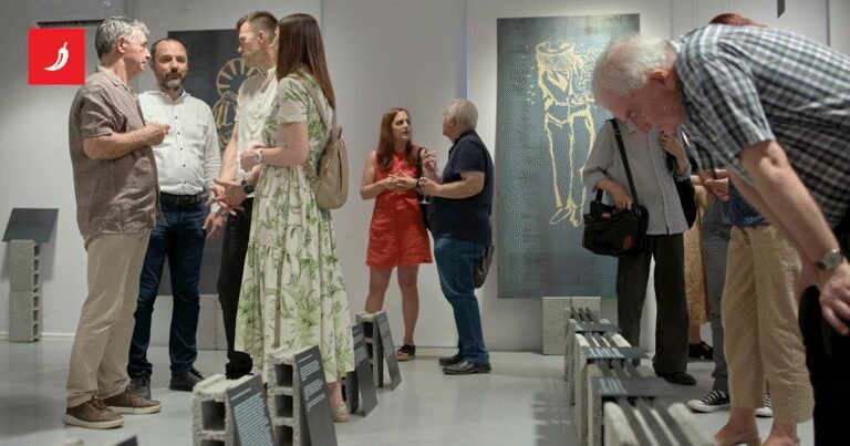 SNV u Zagrebu otvorio izložbu, galerija pretvorena u sudnicu sa suđenja ustašama