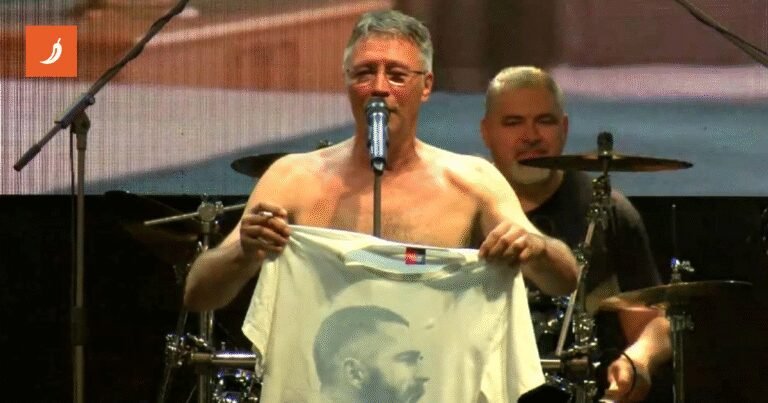 Hari Rončević ljubio majicu s likom Livaje na koncertu: “Obožavam ga, nije me sram”