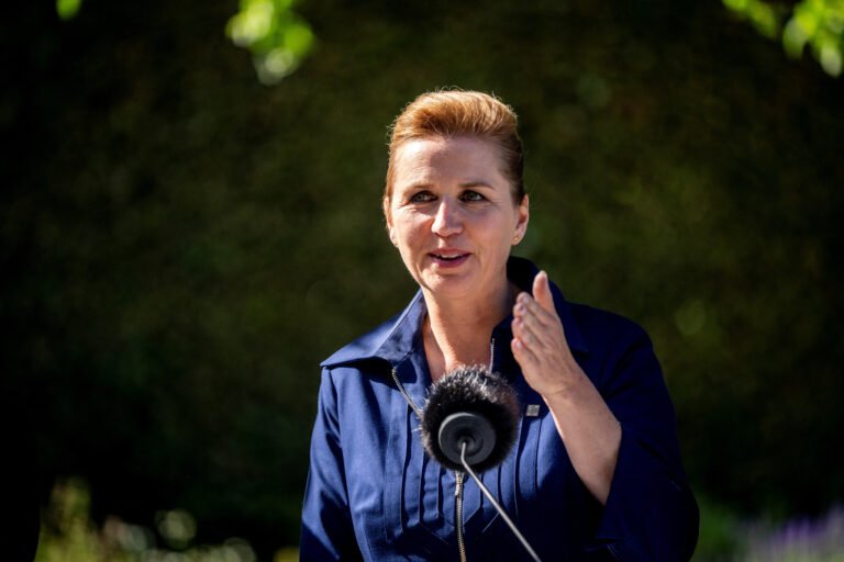 Najranjivija članica na čelu EU-a, na stolu carine, obrana, proračun i Grenland