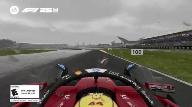 In macchina con Lewis Hamilton sotto la pioggia a Silverstone