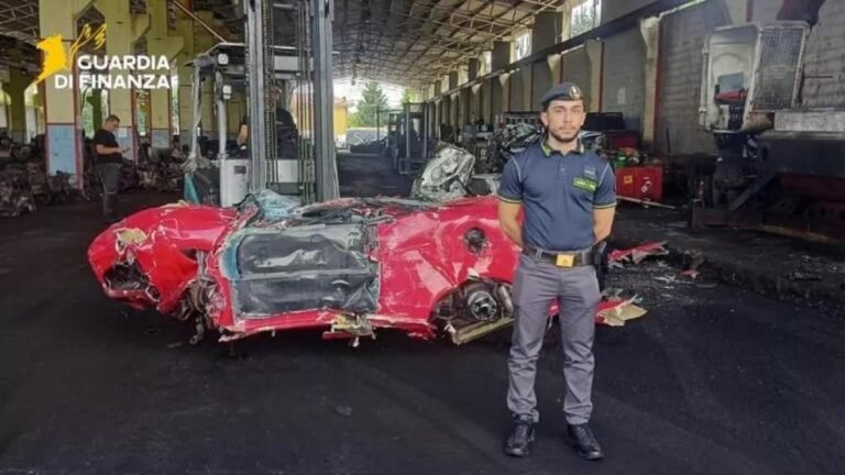 Trasforma una Toyota MR2 in un clone della Ferrari F430: sequestrata e demolita