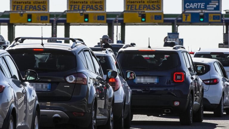 Autostrade: aumento dei pedaggi dal 1°agosto, ritirato l’emendamento