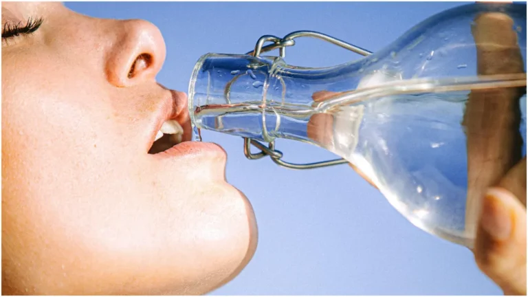 Stručnjaci upozoravaju na 6 mitova o hidrataciji koji vam mogu narušiti zdravlje