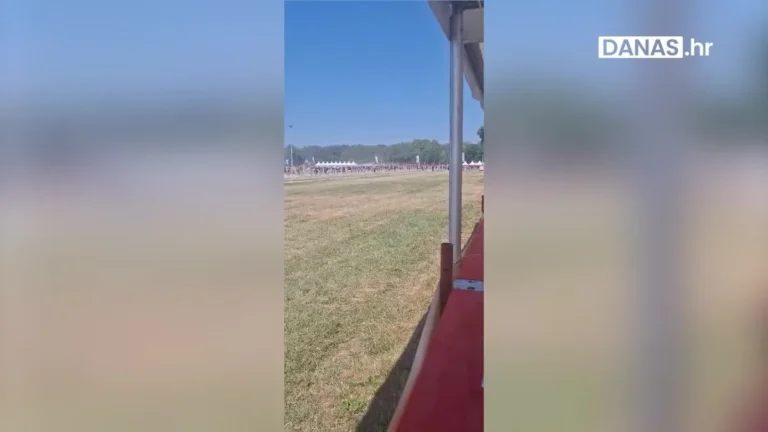 Pogledajte hordu obožavatelja kako jure da ulove najbolja mjesta na koncertu: ‘Što kad vam se bude piškilo’