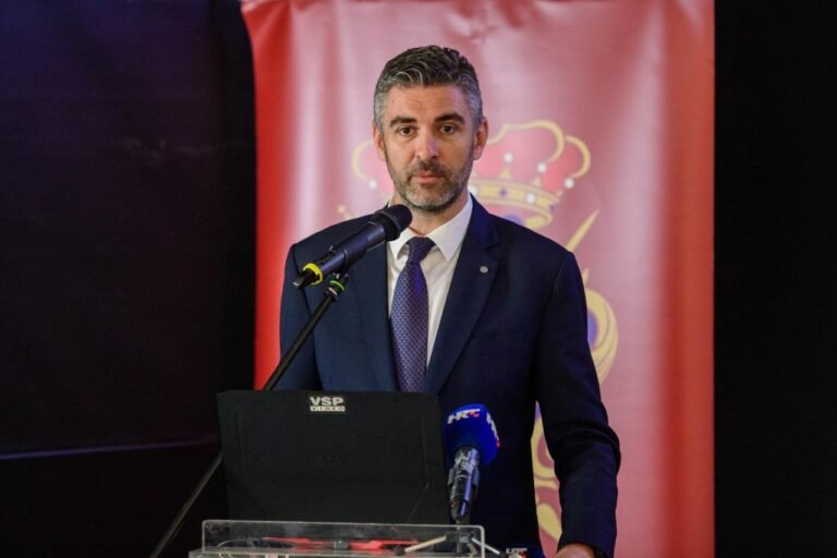 Franković: Ne nasjedajte onima koji ruše dok drugi grade