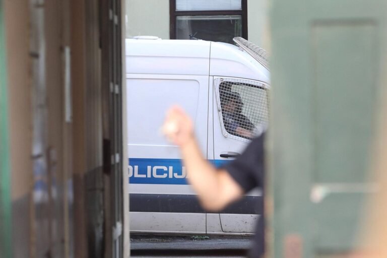 Trojica muškaraca privedena ispred zadarskog hotela, sve se odigralo pred očima građana