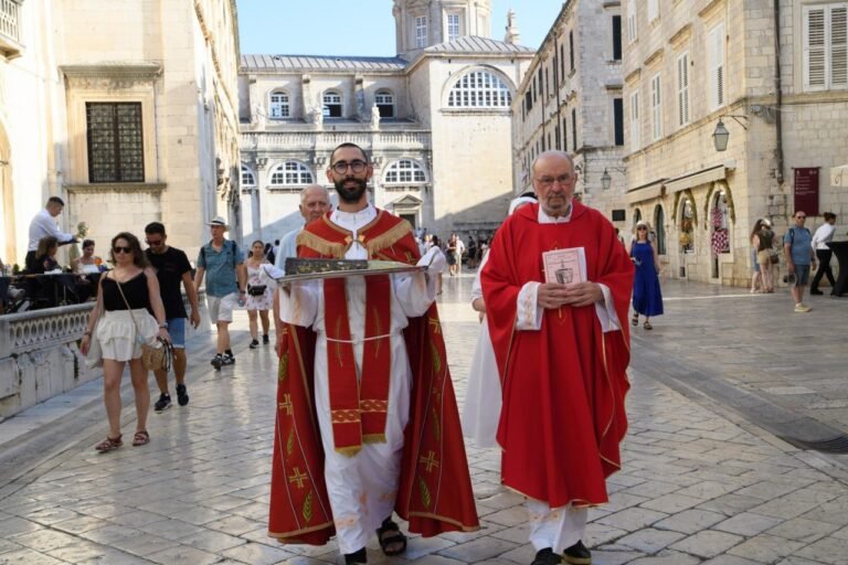 Proslavljen ljetni blagdan dubrovačkog parca, održana procesija s moćima lijeve ruke sv. Vlaha